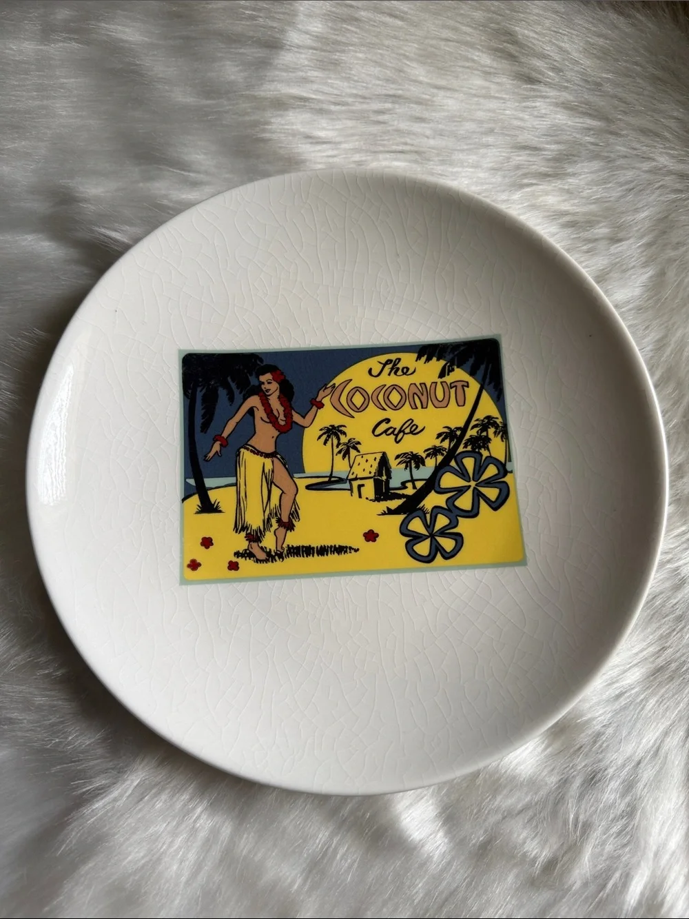 Pottery Barn Vintage Aloha Girls  appetizer/dessert plates Set of 2